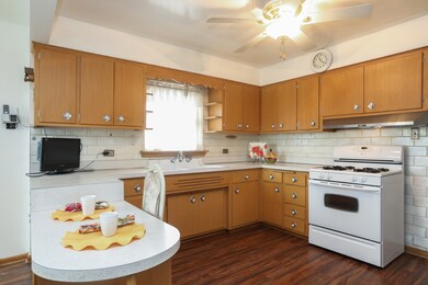 I love the breakfast bar...great for the kids or s