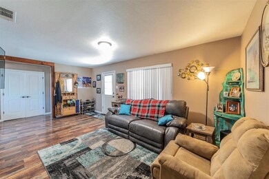 1516 Tanglewood Dr, Azle, TX 76020 - photo 2