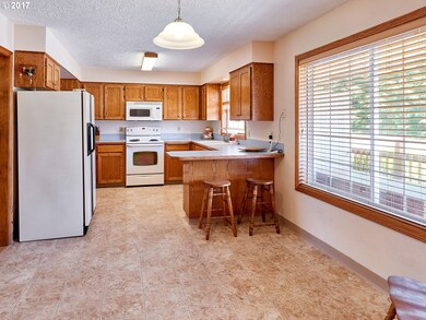 3651 7th St, Hubbard, OR 97032 - photo 6