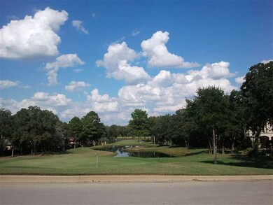 Cascades Golf Course bordering on Lake Bellwood