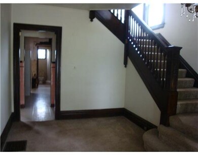 Entry/Foyer.