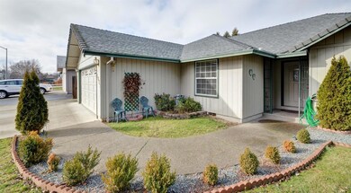 1029 Fairfield Ave, Central Point, OR 97502 - photo 3