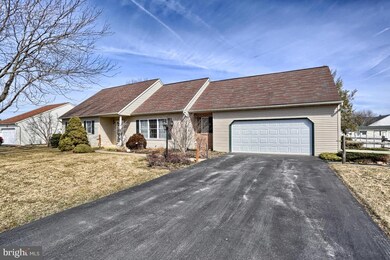 45 Magnolia Dr, Leola, PA 17540 - photo 2