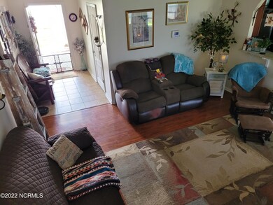 232 Cmlr living room foyer