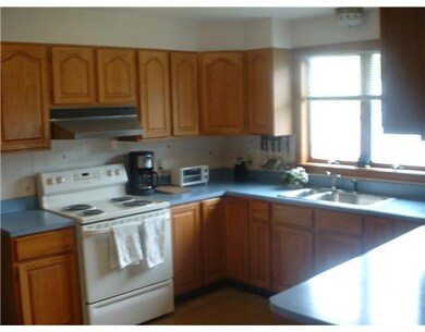 19 Glenwood Cir, Wakefield, RI 02879 - photo 3