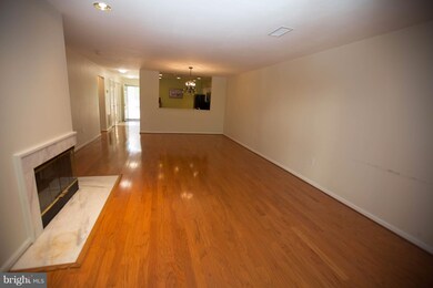 5719 Mayfair Manor Dr, Rockville, MD 20852 - photo 5