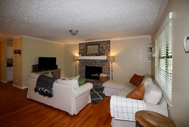 EFFB2DE7-AD2F-4011-BB38-A8E4A702702D_1_2