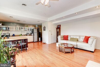 311 W 1st St, Hagerstown, MD 21740 - photo 3