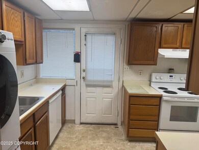 1752 W 11th Ave unit A, Anchorage, AK 99501 - photo 2
