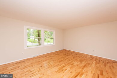 6047 Camelback Ln, Columbia, MD 21045 - photo 5