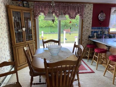 dining to deck