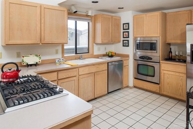 57683 Mckenzie Ln, Sunriver, OR 97707 - photo 5