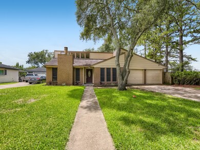 223 W Larkspur Dr, Alvin, TX 77511 - photo 2