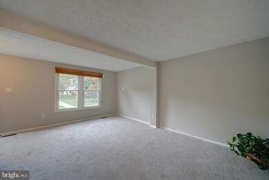 10628 Delfield Ct, Laurel, MD 20723 - photo 4