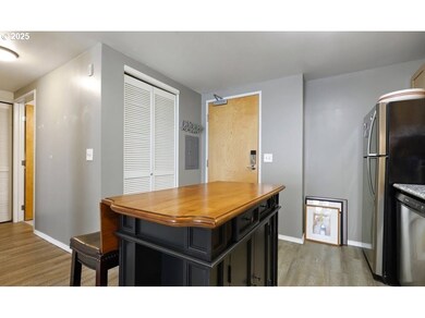 Parkview Condominiums unit 602, Vancouver, WA 98660 - photo 4