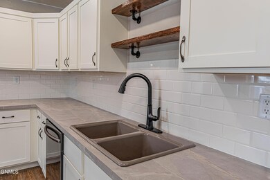 1205 N 3rd Street - MLS Size-13