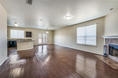 209 Rock Meadow Dr, Crowley, TX 76036 - photo 2