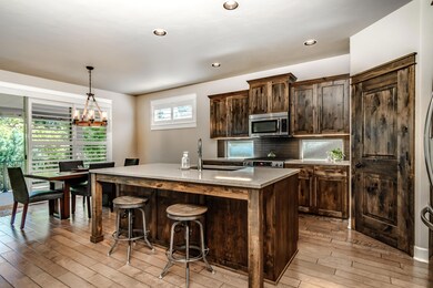 60338 SE Hedgewood Ln, Bend, OR 97702 - photo 7