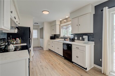 5 Hamlet Ct, Bristol, RI 02809 - photo 4