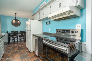 1803 S 17th St, Grand Forks, ND 58201 - photo 7