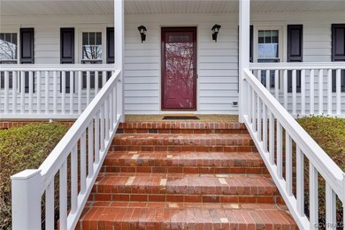 Front Full Country Porch! Come On In!