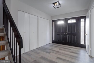 9517 Barcellona Ct, Fairfax, VA 22031 - photo 3