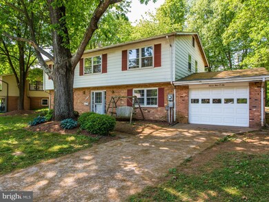 7406 Fenwood Ct, Manassas, VA 20109 - photo 2