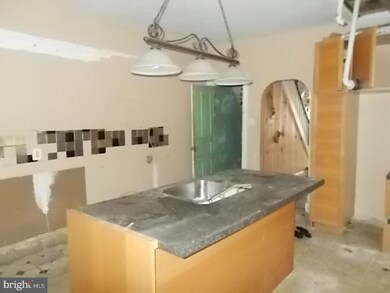 931 Atlantic Ave, Camden, NJ 08104 - photo 5