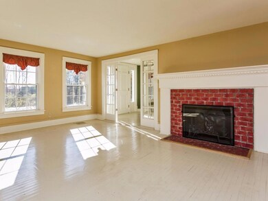 Open concept family room & kitchen