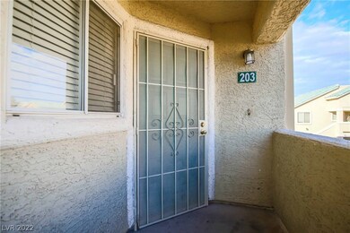 UPSTAIRS ENTRY WAY