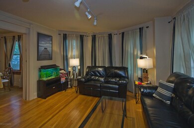 003_LIVING_ROOM[1]