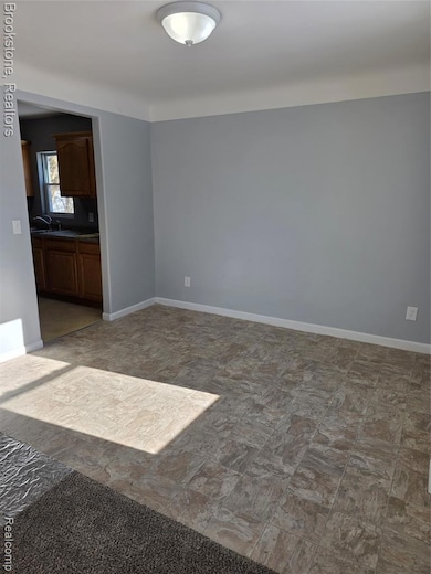 1095 Pine St, Mount Morris, MI 48458 - photo 5