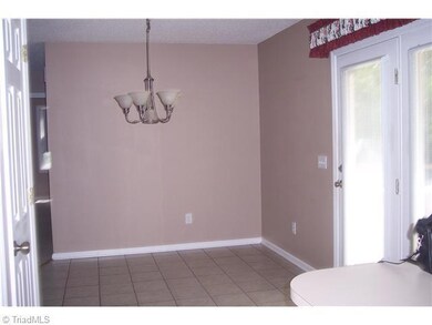 2246 Cedarwood Ct, Asheboro, NC 27205 - photo 5