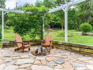 122 Round Top Rd, Asheville, NC 28803 - photo 5