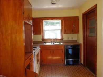 928 Shillelagh Rd, Chesapeake, VA 23323 - photo 5