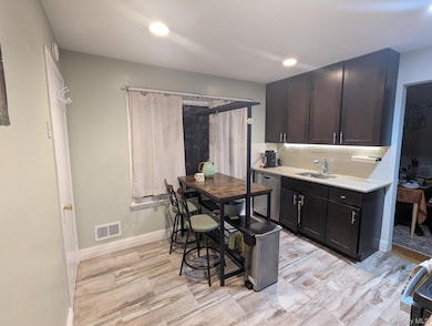 14-12 Waters Edge Dr, Flushing, NY 11360 - photo 2