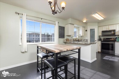 Dining & Kitchen