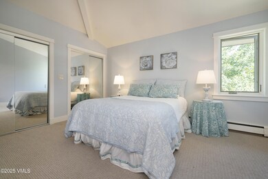 2507_5174_main_gore_dr_interior_bed01