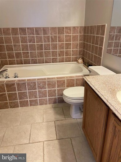 117 Blackfriars Cir unit 84, Doylestown, PA 18901 - photo 5