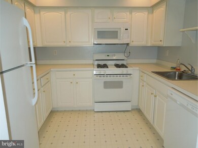 105 Westminster Ct, Harleysville, PA 19438 - photo 2