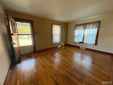 1224 W Jefferson St, Vandalia, IL 62471 - photo 3