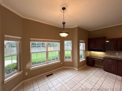 Kitchen dining