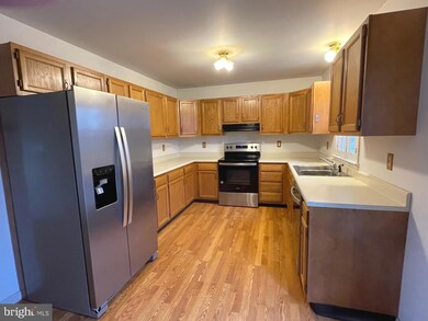 2254 N Point Dr, York, PA 17406 - photo 4