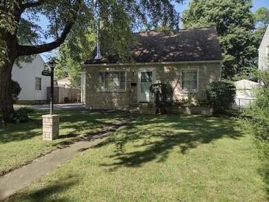 SHADY FRONT YARD