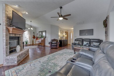 13 Pin Oak Ct, Whiteland, IN 46184 - photo 7