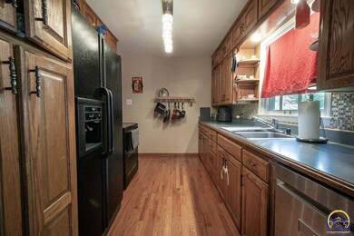 3116 SW Sena Dr, Topeka, KS 66604 - photo 7