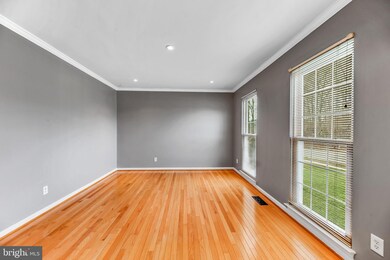 8550 Kingsway Dr, White Plains, MD 20695 - photo 7