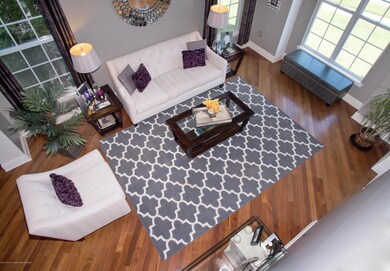 _RMJ9697.jpg living room