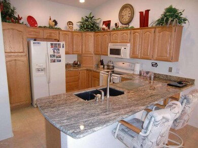 Spacious KITCHEN w. Breakfast Bar