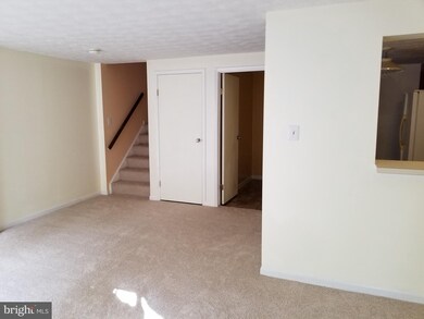 14115 Aldora Cir, Burtonsville, MD 20866 - photo 4